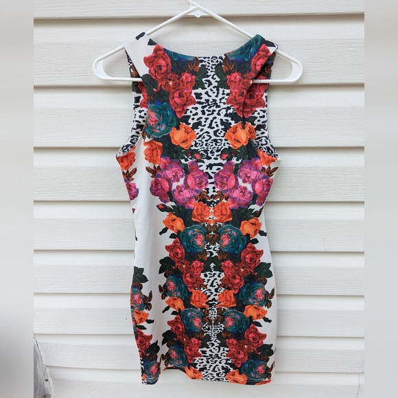 Redberry Floral Bodycon dress - Picture 2 of 6
